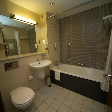 Maldron Hotel 3*